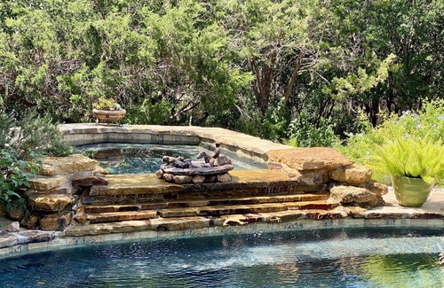 Sabinal House | CONCAN! - Romantic Luxury Cabin, Lagoon Pool, Tropical Oasis, @ Golf Course!
