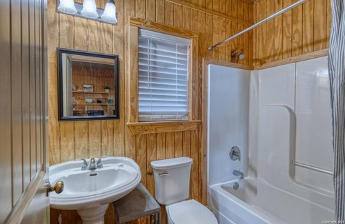 Concan Cabin | Concan Springs Cabin 3 Shared Pool