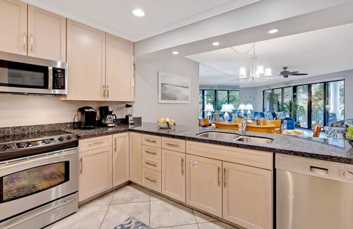Key West Condo | *CONCH IN THE TREETOPS @ 1800 ATLANTIC* Beach Condo/Pool + LAST KEY SERVICES