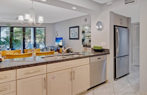 Key West Condo | *CONCH IN THE TREETOPS @ 1800 ATLANTIC* Beach Condo/Pool + LAST KEY SERVICES