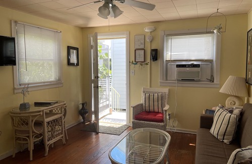 Old Town Cottage | Conch Republic Consul General's Cottage.-Pool-Historic District-Assigned Parking