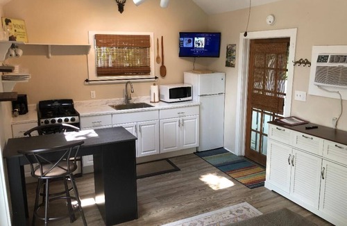Key West Historic District Apartment | Conch Republic Studio - Key West Millionaires Row