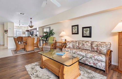 Waikoloa Condo | 🏖️Concierge Included | Walk to Restaurants & Shopping | AC | Infinity Pool!