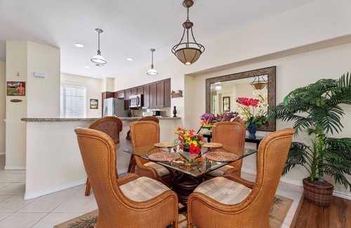 Waikoloa Condo | 🏖️Concierge Included | Walk to Restaurants & Shopping | AC | Infinity Pool!