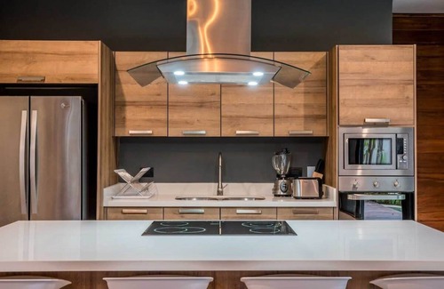 Zama House | Concierge Service - Contemporary Villa 4BR 8PPL
