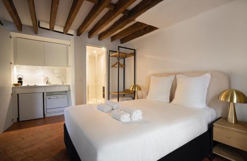 Odeon Apartment | Conde Chic Studio