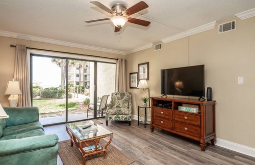 New Smyrna Beach Condo | Condo ∙ 2 bedrooms ∙ 4 guests