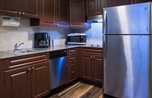 Airport North Condo | Condo ∙ 2 bedrooms ∙ 6 guests