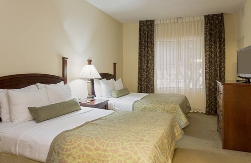 Airport North Condo | Condo ∙ 2 bedrooms ∙ 6 guests