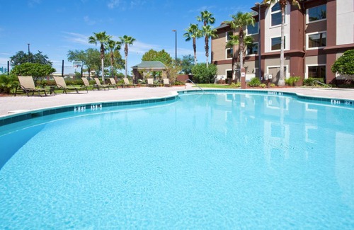 Airport North Condo | Condo ∙ 2 bedrooms ∙ 6 guests