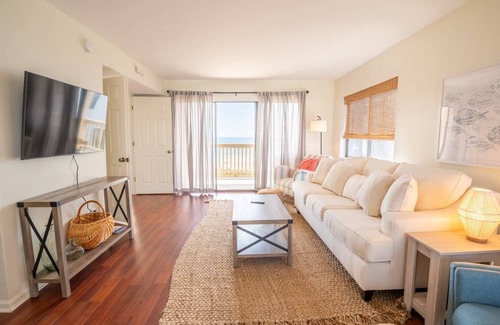 Wilmington Beach Condo | Condo ∙ 2 bedrooms ∙ 5 guests