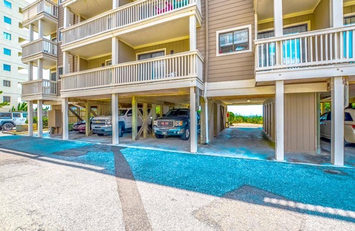 Wilmington Beach Condo | Condo ∙ 2 bedrooms ∙ 5 guests