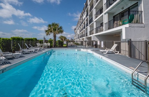 Carolina Beach Condo | Condo ∙ 2 bedrooms ∙ 7 guests