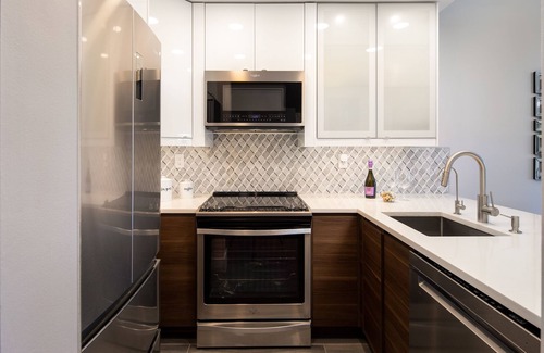 Central Naples Condo | Condo 2 Bedrooms 2 Baths Pool 6 min to Beaches Downtown Restaurants Shopping