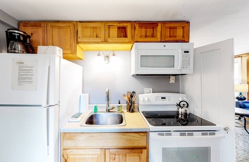 Castine Condo | Condo ∙ 2 bedrooms ∙ 4 guests