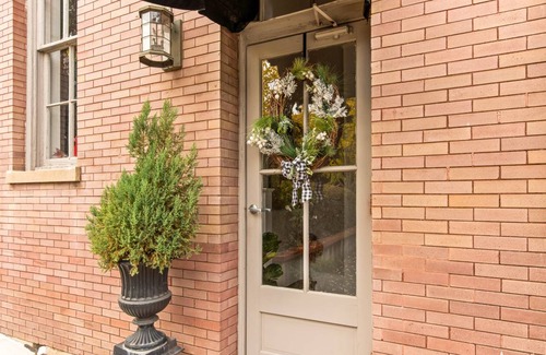 Natchez Condo | Condo ∙ 2 bedrooms ∙ 4 guests