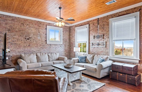 Natchez Condo | Condo ∙ 2 bedrooms ∙ 4 guests