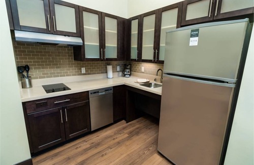 Newark Condo | Condo ∙ 2 bedrooms ∙ 5 guests
