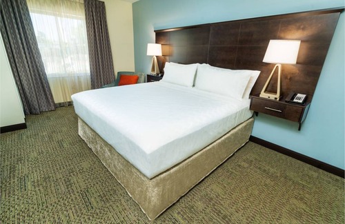 Newark Condo | Condo ∙ 2 bedrooms ∙ 5 guests