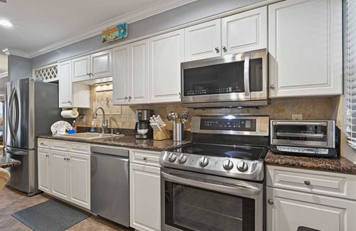 Galveston Condo | Condo ∙ 2 bedrooms ∙ 6 guests