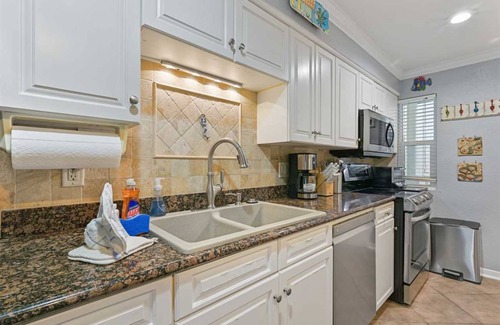 Galveston Condo | Condo ∙ 2 bedrooms ∙ 6 guests