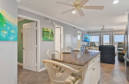 Galveston Condo | Condo ∙ 2 bedrooms ∙ 6 guests