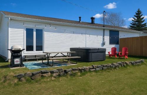 Ste Anne de Beaupre Apartment | Condo 2 - Bord de l'eau SPA Barbecue & Foyer