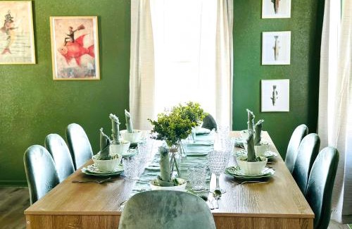 Russell House | Condo 2bd2bagrilllaundry-10pp-pet Friendly