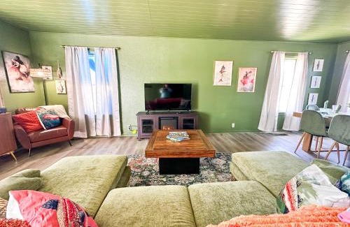 Russell House | Condo 2bd2bagrilllaundry-10pp-pet Friendly