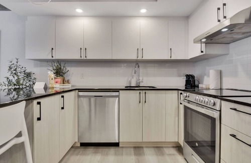Saint-Roch Apartment | Condo - 305 | Swimming pool | Terrace with a view