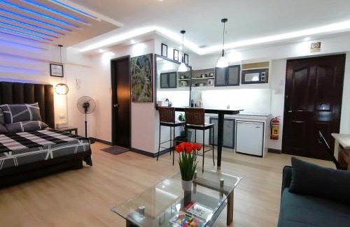 Mactan Export Processing Zone Apartment | Condo Azur Suites E507 near Airport, Netflix, Stylish, Cozy with swimming pool
