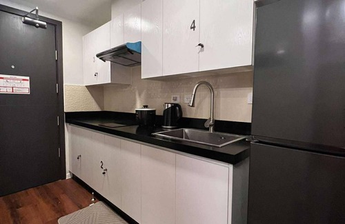 Poblacion District Condo | Condo Bed Space for Solo Travelers, Reviewers and Exam Takers!