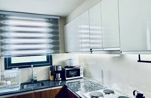 Lapu-Lapu Condo | Condo by the Beach OMP Mactan International Airport Cebu 3-bedroom/3 bathrooms