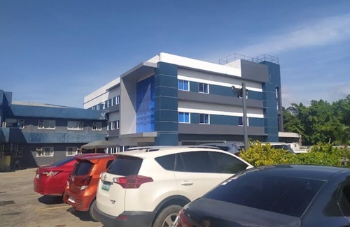 Lapu-Lapu Condo | Condo by the Beach OMP Mactan International Airport Cebu 3-bedroom/3 bathrooms