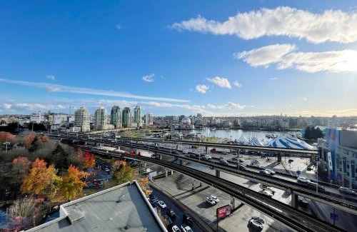 Crosstown Apartment | Condo Downtown Vancouver - Near Rogers Arena & BC Place w Parking