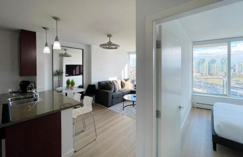 Crosstown Apartment | Condo Downtown Vancouver - Near Rogers Arena & BC Place w Parking