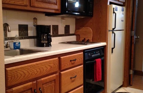 Gatlinburg Condo | Condo Downtown! Walk to Town/Ober! Fireplace! Pool! Free Parking! JUNE $95nt!