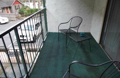 Gatlinburg Condo | Condo Downtown! Walk to Town/Ober! Fireplace! Pool! Free Parking! JUNE $95nt!