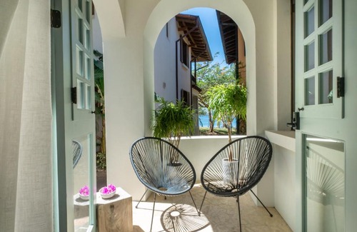 Las Catalinas House | Condo el Chante - 2 BR Condo just steps to the beach