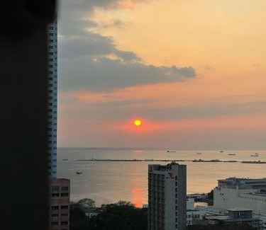 Barangay 670 Apartment | Condo in 8 ADRIATICO for Short-stay near UP Manila St Lukes & US Embassy