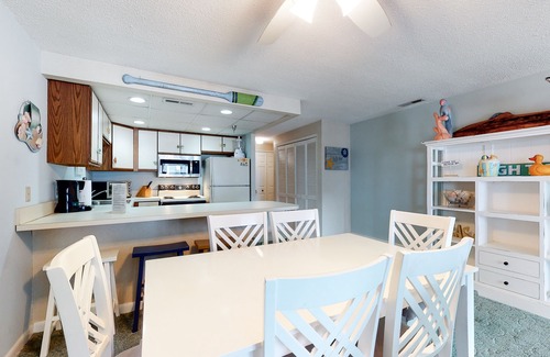 North Ocean City Condo | Condo in a Beachfront Building w/Side Ocean View, Balcony, AC & Laundry