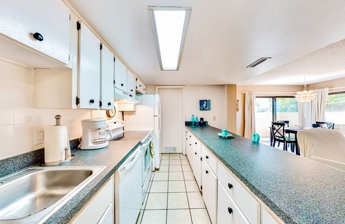 New Smyrna Beach Condo | Condo in beachfront community with WiFi & ocean-view pool - snowbirds welcome