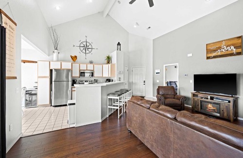 Kimberling City Apartment | Condo in Lakefront Resort with Boat Launch and Pool!