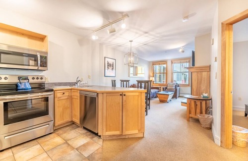 River Run Condo | Condo in River Run Only a 4-minute Walk to Gondola w/Private Balcony