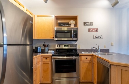 River Run Condo | Condo in River Run Only a 4-minute Walk to Gondola w/Private Balcony