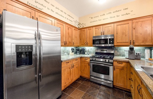 Crooked Pines Condo | Condo on Sierra Star Golf Course w/Shared Hot Tub & Firepit - Near Eagle Lodge