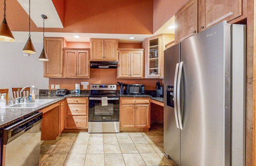 Wisconsin Dells Condo | Condo on the River Walk with resort amenities, jetted tub, fireplace, & AC