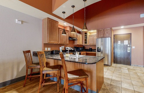 Wisconsin Dells Condo | Condo on the River Walk with resort amenities, jetted tub, fireplace, & AC