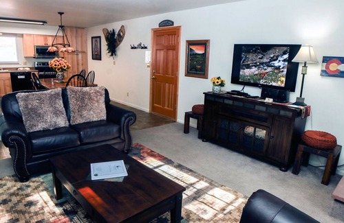 Estes Park Condo | Condo Overlooking Fall River