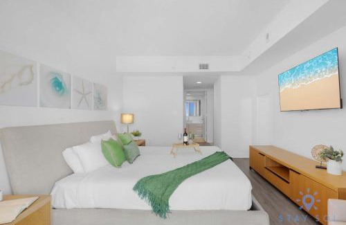 Hallandale Beach Apartment | Condo Retreat with Stunning Views and Amazing Pools